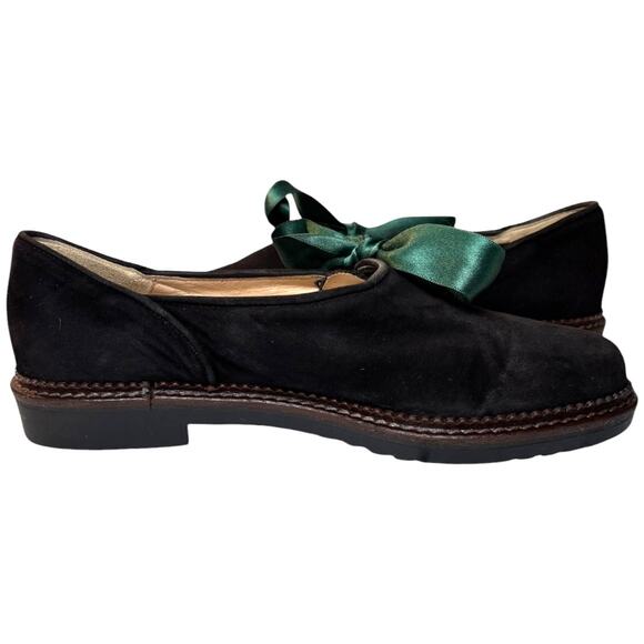 Chic Black Flats with Green Ribbon and Embroidery - Picture 5 of 8
